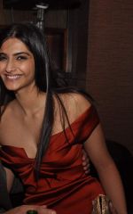 Sonam Kapoor at palladium club launch in Mumbai on 30th Nov 2013